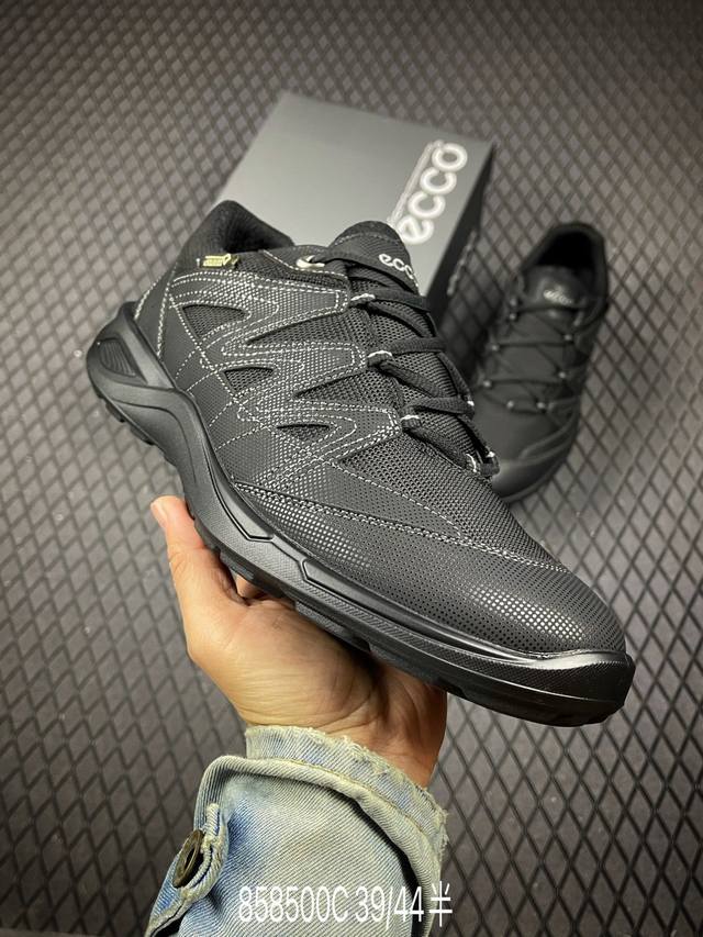 C Ecco's 2025 Spring/Summer hit men's casual, versatile mesh and leather stripe