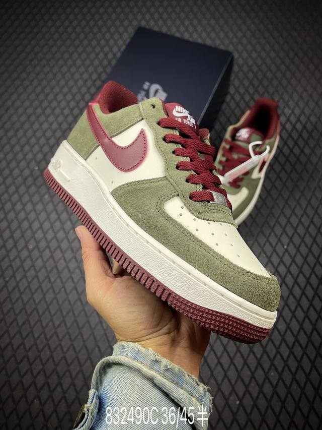 C Nike Air Force 1'07 low-top versatile casual sneaker. Its soft, springy cushio
