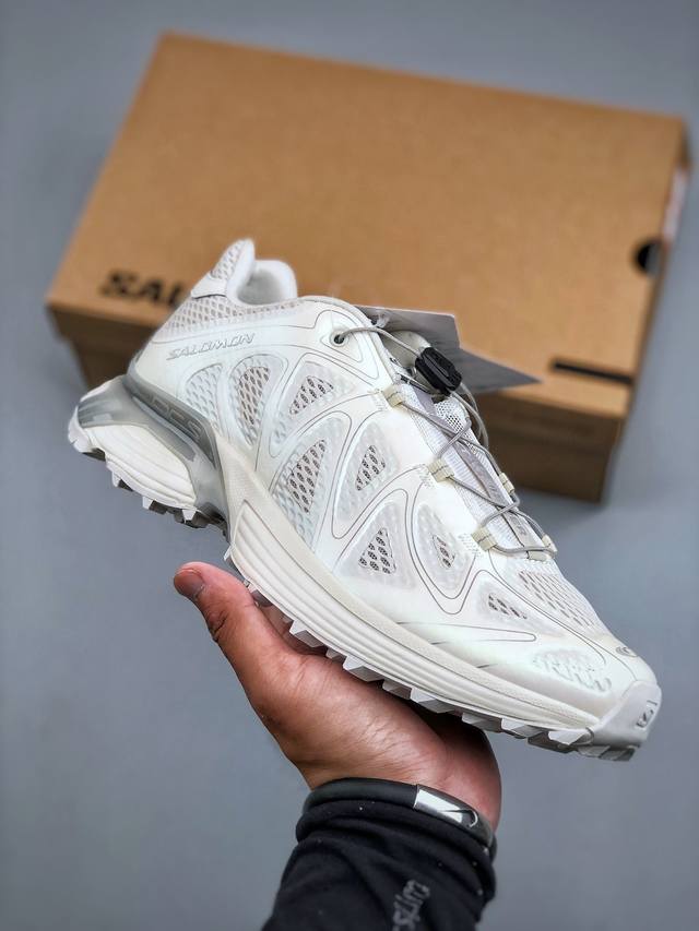 Salomon Xt-Whispervoid outdoor trail running shoes use Sensifit fitting technolo