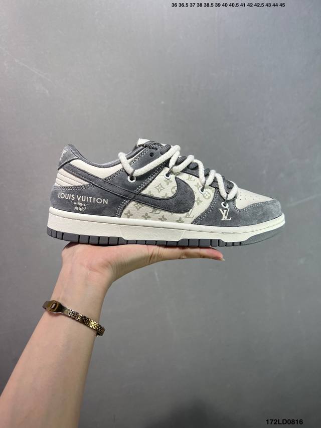 Nike Dunk Sb Low Custom ColorwayThe custom Dunk Sb, as the name suggests, has cl