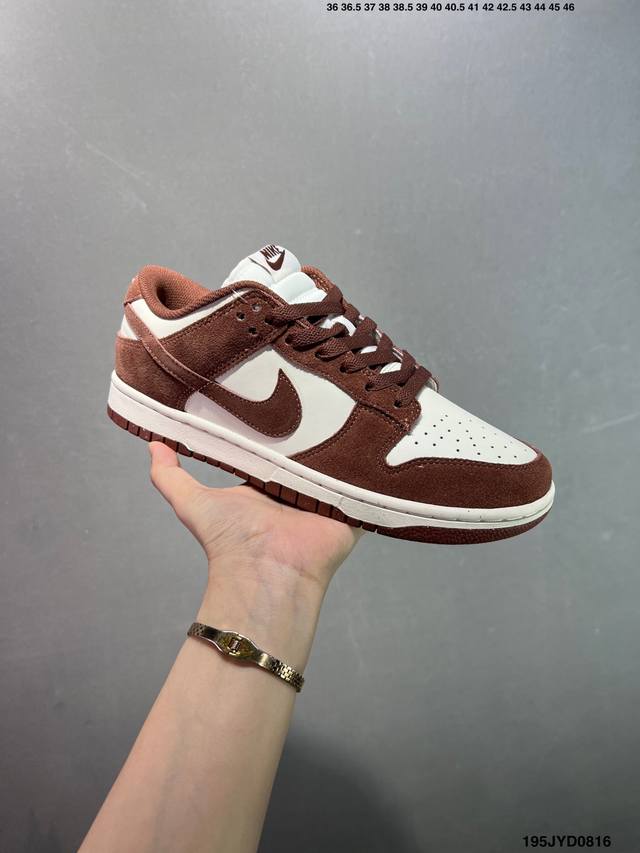 Corporate-level Nike Dunk Sb Low in a new colorway The custom Dunk Sb, as the n