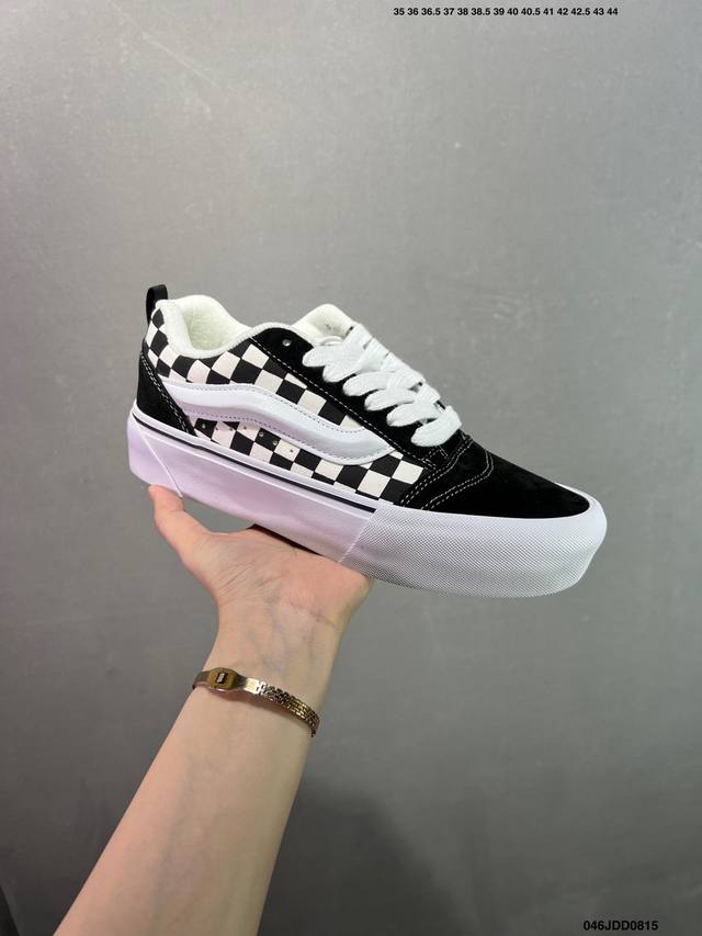 Vans Classics Knu Skool Tartan-patterned, thick-tongued Vans Knu Skool. This sup