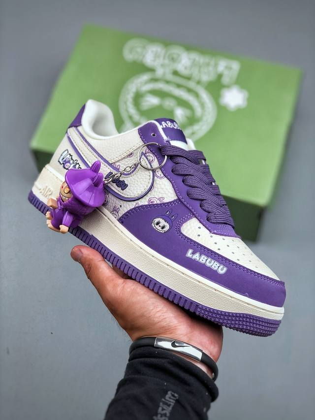 F version Nike Air Force 1'07, featuring an original pull-up fabric last and car