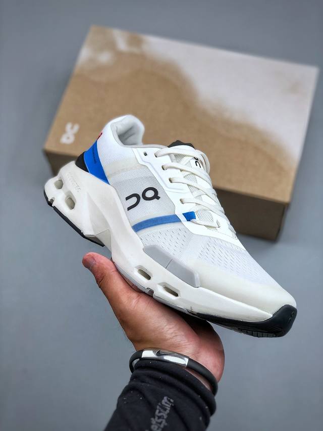 On Cloudpulse lightweight sports casual shoes are very comfortable. The sole is