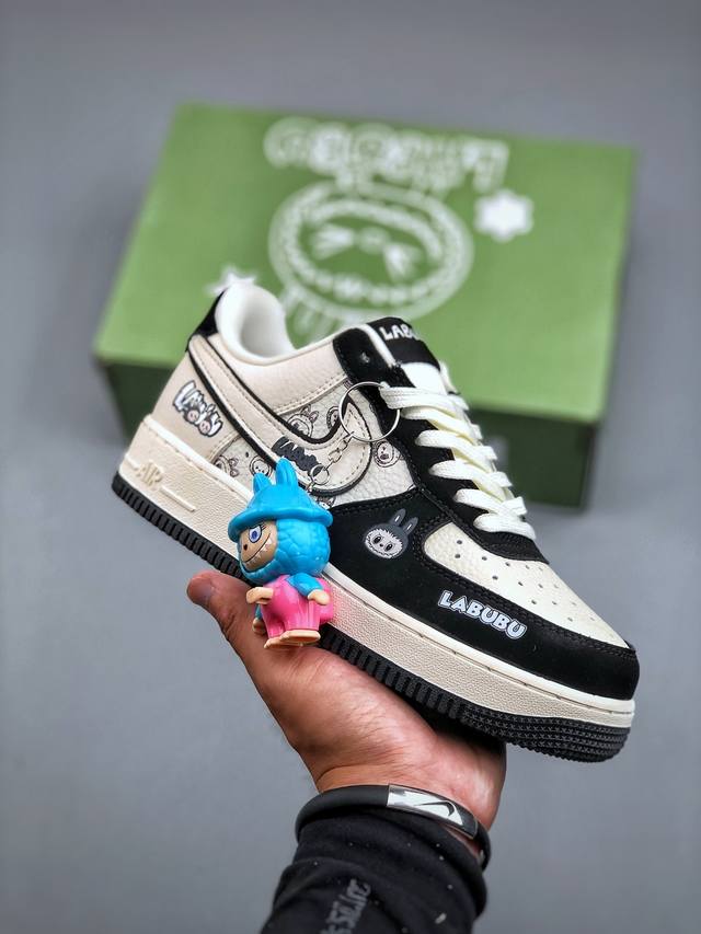 F version Nike Air Force 1'07, featuring an original pull-up fabric last and car