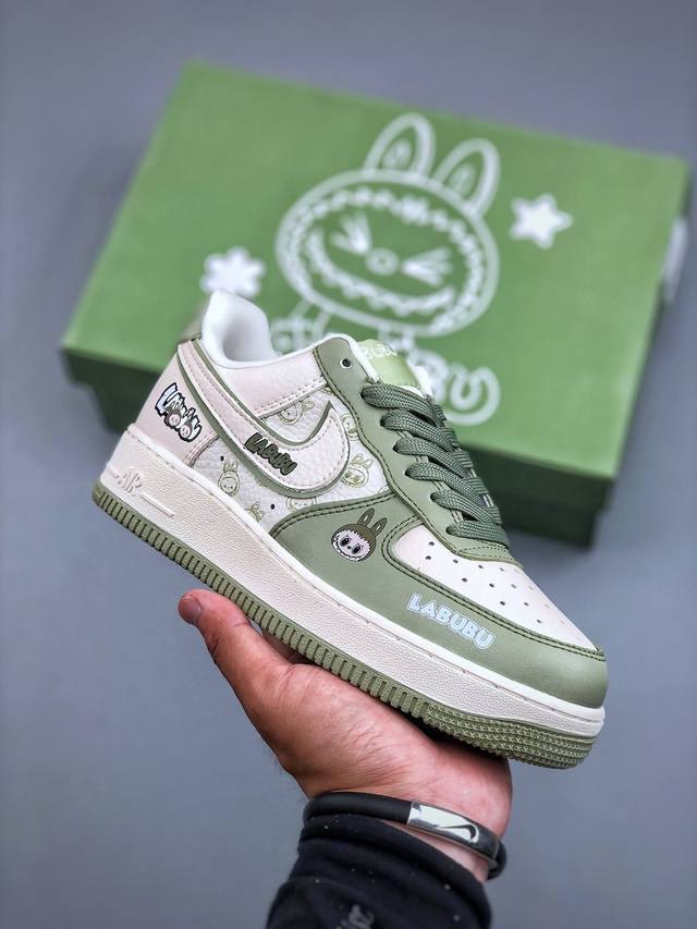 F version Nike Air Force 1'07, featuring an original pull-on fabric last and car