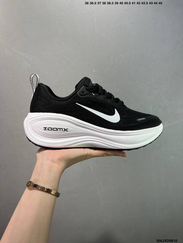 Company-level Nike Vomero Plus lightweight running shoes Company-level top versi