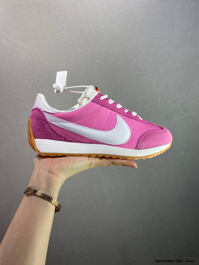 Nike Classic Cortez Leather Adhering to the classic style of the original model