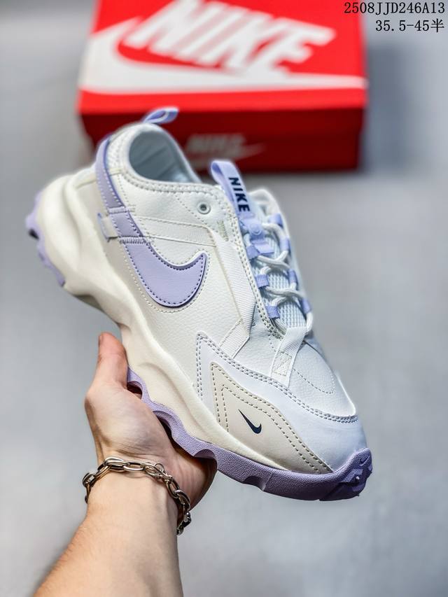 Nike Tc 7900 versatile and comfortable low-top casual shoes for women, beige Siz