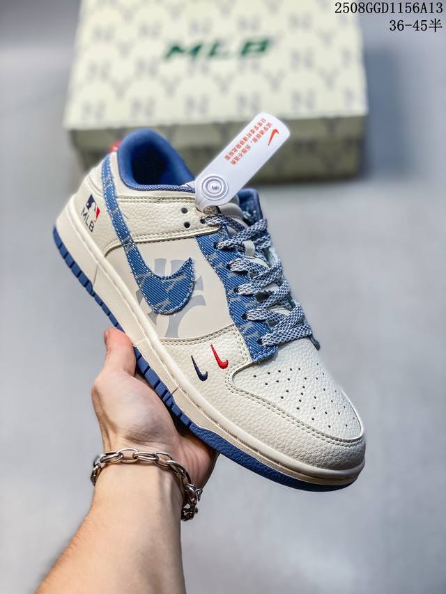 Overseas hit limited edition sale! Nike SB Dunk Low "Supreme co-branded black a