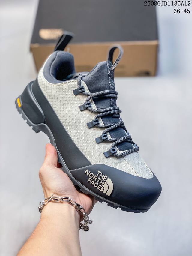 The North Face Glenclyffe The fabric is made of imported frosted cowhide, a corp