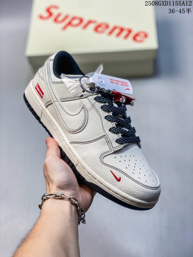 Overseas hit limited edition sale! Nike SB Dunk Low "Supreme co-branded black a
