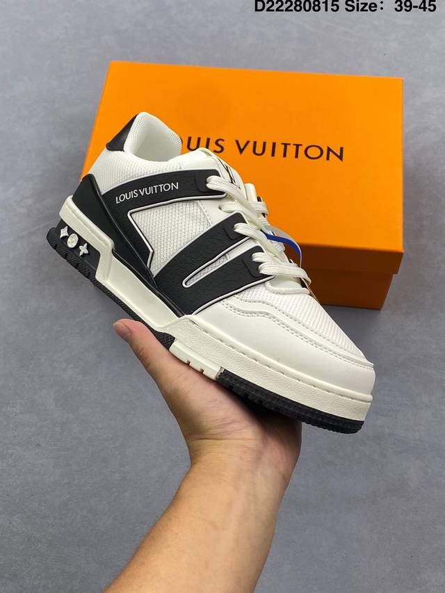 Louis Vuitton Louis Vuitton is made in Guangdong, with leather upper material, f