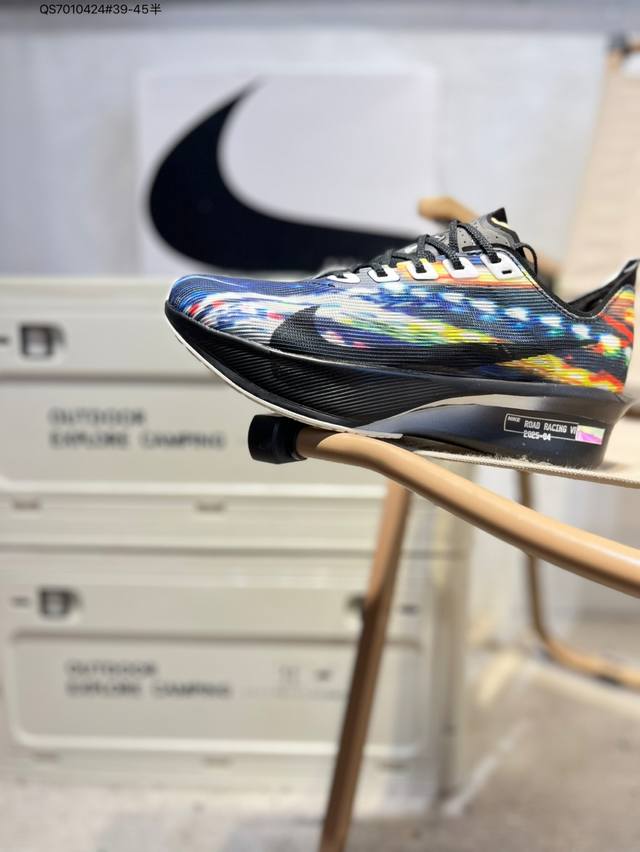The Nike Vaporfly Next%4 cushioning marathon running shoe adopts the design lang