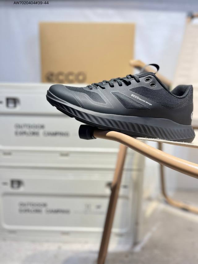 Ecco men's shoes are lightweight, breathable, comfortable, and durable. Skin-fri