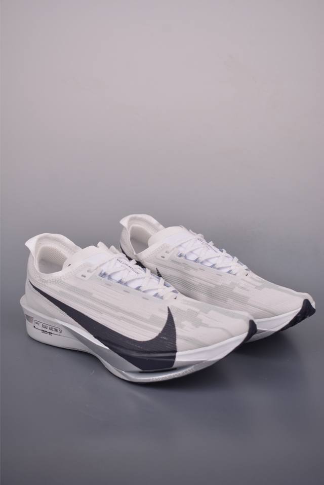 Nike Zoomx Streakfly 2 Marathon soft cushioning, ultra-light breathable running