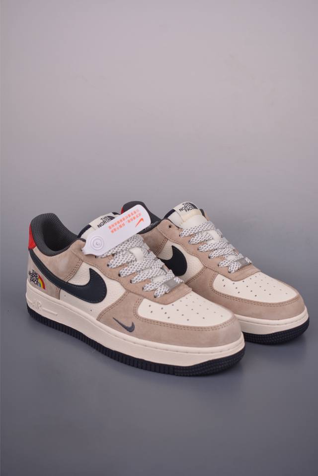 Nike Air Force 1 Low The North Face collaboration Original last and cardboard cr
