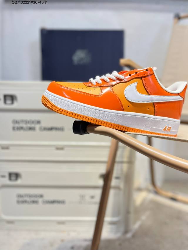 Nike Air Force 1 '07 is a versatile casual sneaker. Its soft, springy cushionin