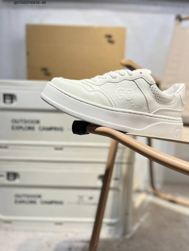 Gucci Chunky B low-top sneakers (DDD) Exclusive original accessories set, offici