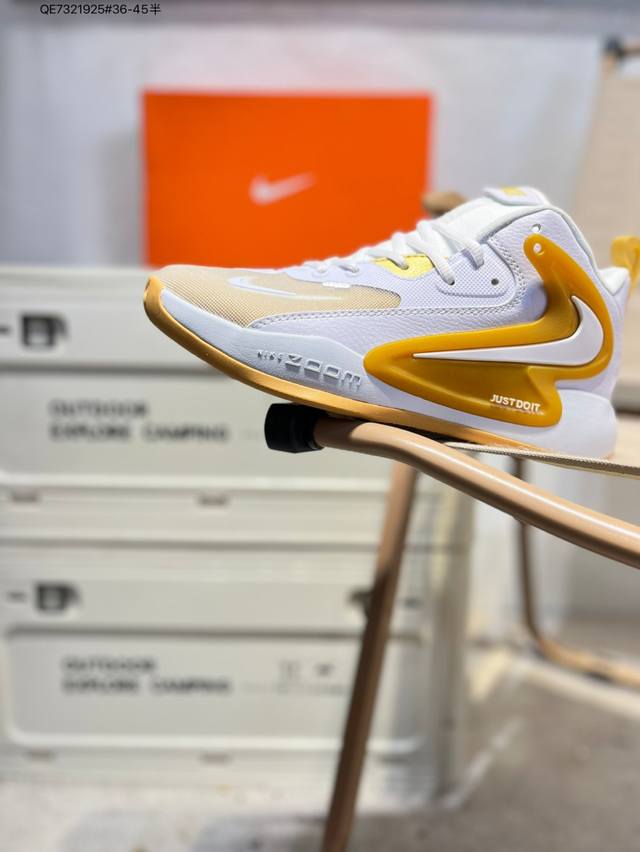 Nike React Hyperset 2 Se Lightweight, balanced, low-top training shoe. The Hyper