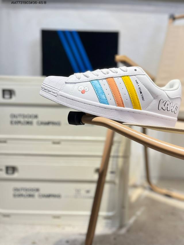 Adidas Originals Superstar classic colorway, classic shell toe, official website