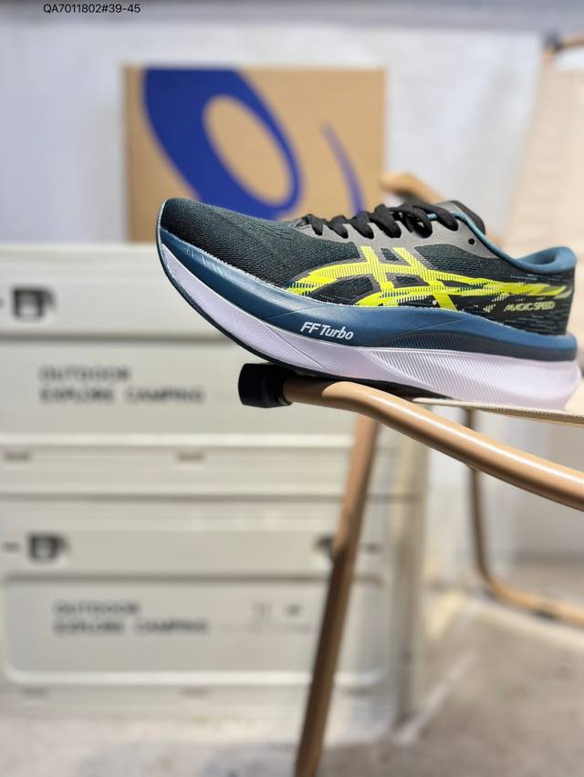 Asics Magic Speed 4 Asics classic running shoes are currently trending in functi