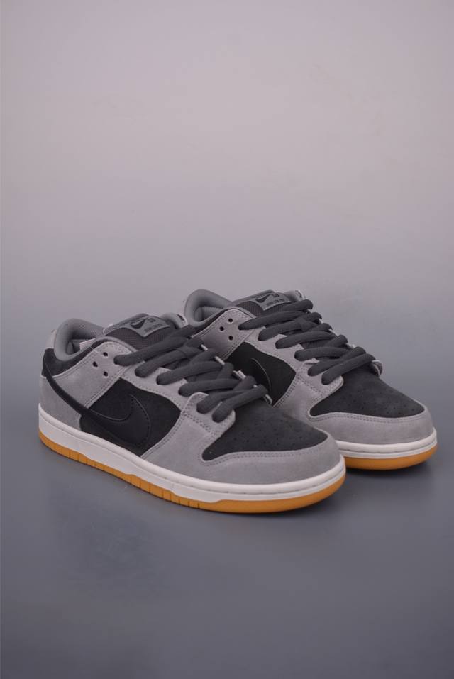 Nike Sb Dunk Low gray and black Pure original factory product, highly recommende