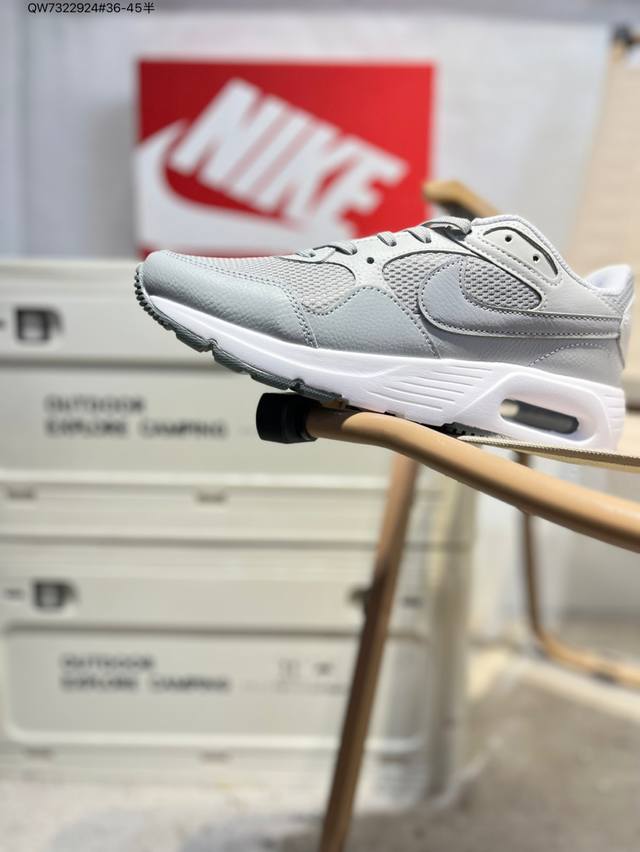 Nike Air Max 90 classic retro running shoes with air cushioning. The upper is ma