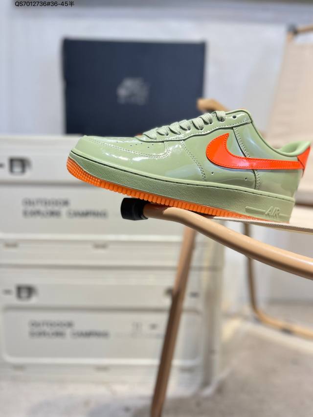 Nike Air Force 1 '07 is a versatile casual sneaker. Its soft, springy cushionin