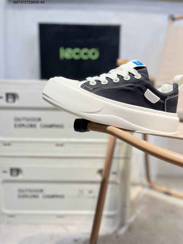Ecco men's shoes are lightweight, breathable, comfortable, and durable. Skin-fri