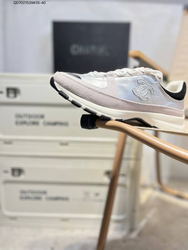 Chanel 25Ss Spring/Summer new counter top casual sports shoes. This classic desi