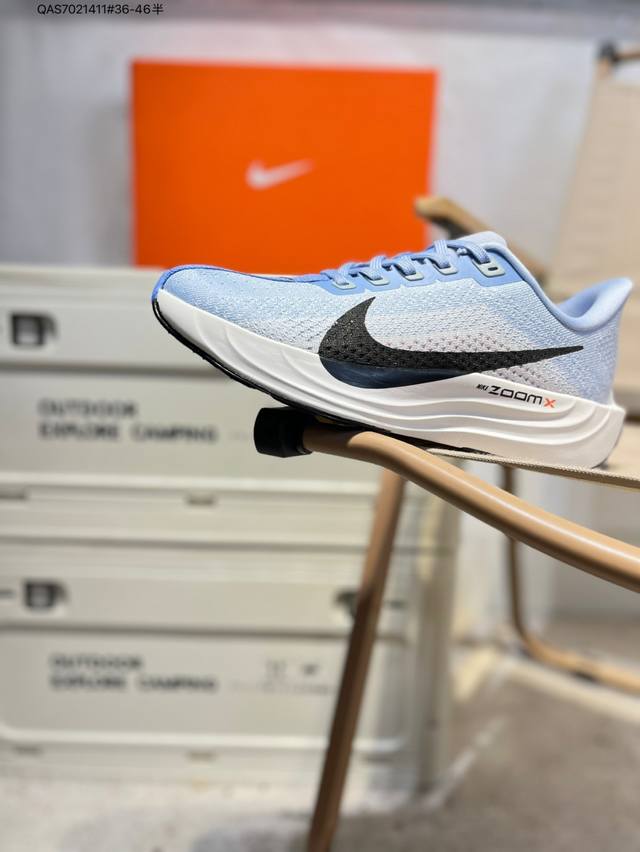 Developed using upgraded original last and paper data, the shoe features a stre