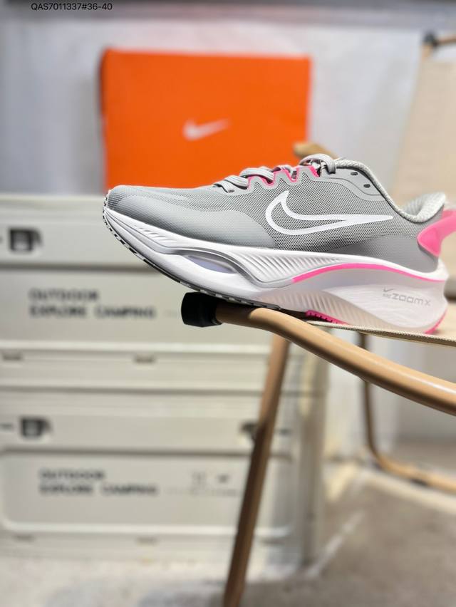 Nike Zoom Plus new running shoe combines a swift look with a secure feel. The he
