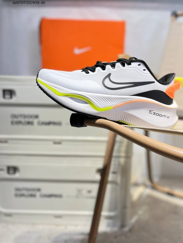 Nike Zoom Plus new running shoe combines a swift look with a secure feel. The he