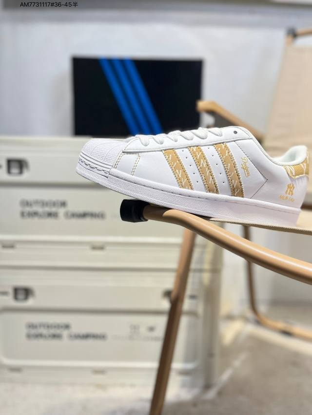 Adidas Originals Superstar classic colorway, classic shell toe, official website