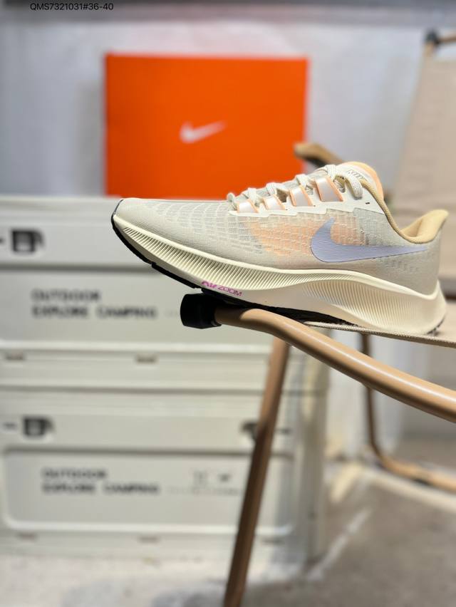 The Nike Zoom Pegasus 37 ultra-lightweight, breathable running shoe features a b