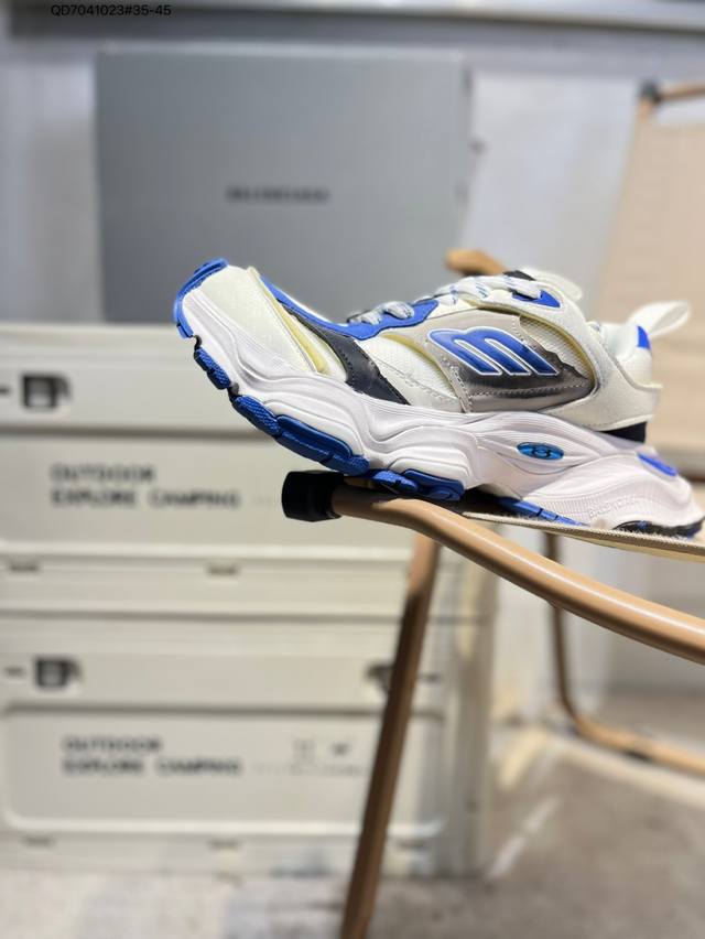 Original price reduction Balenciaga accessories include dust bag and laces, upgr