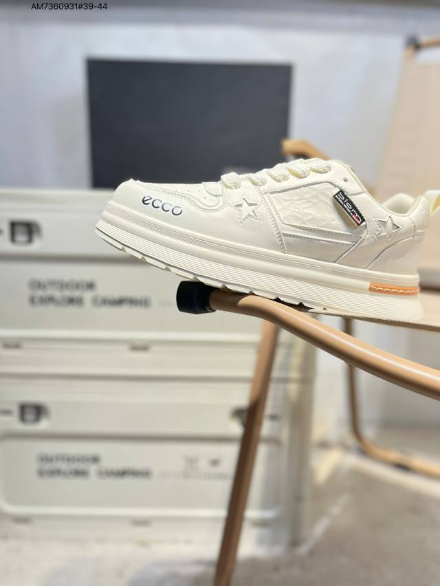 Ecco men's shoes are lightweight, breathable, comfortable, and durable. Skin-fri