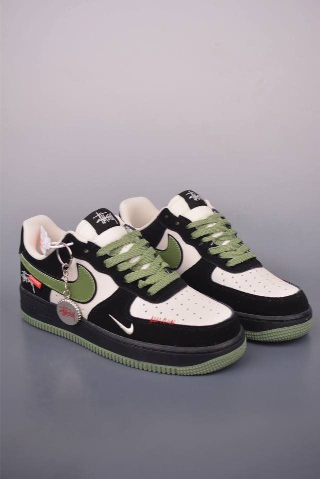 Nike Air Force 1 Low Stussy collaboration Original last and cardboard create a p