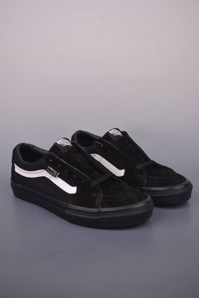 Vans Sk8-Low Black Warrior Vans retro casual vulcanized canvas shoes The shoes a