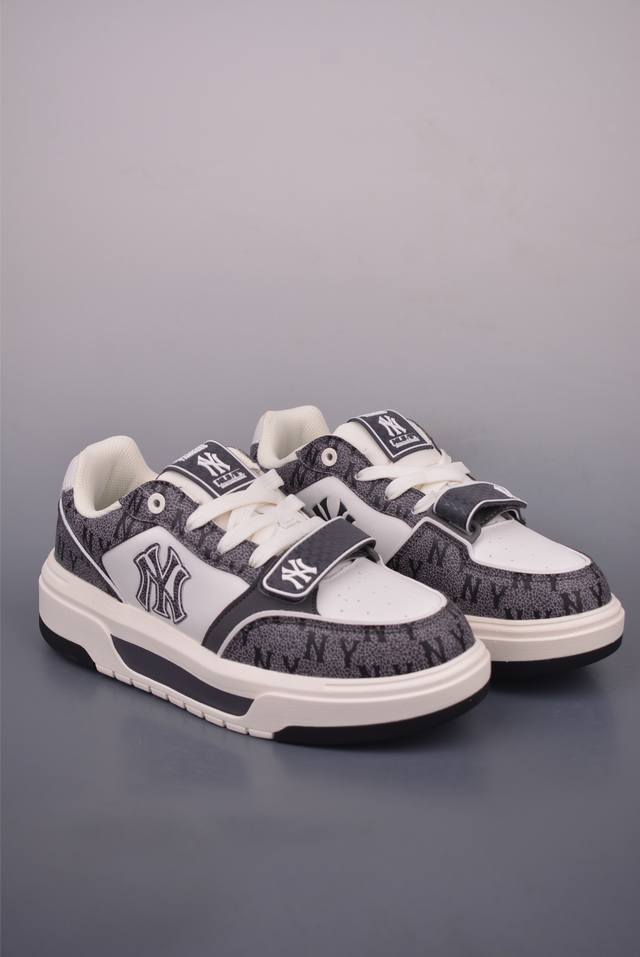 Mlb Chunky Liner Pocket Monogram Velcro New York Yankees trendy and fashionable
