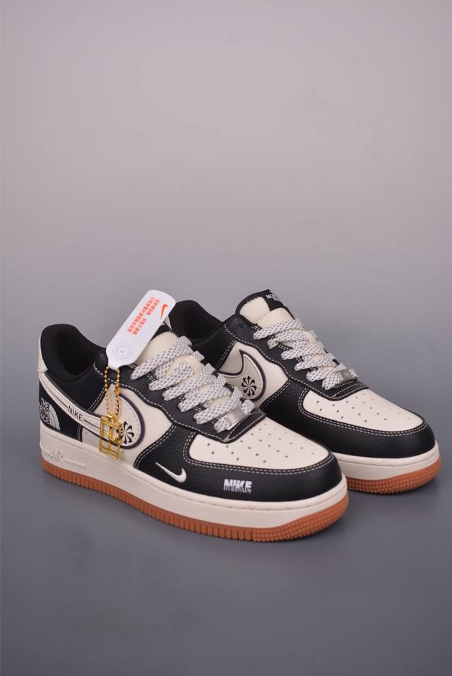 Nike Air Force 1 Low The North Face collaboration Original last and cardboard cr