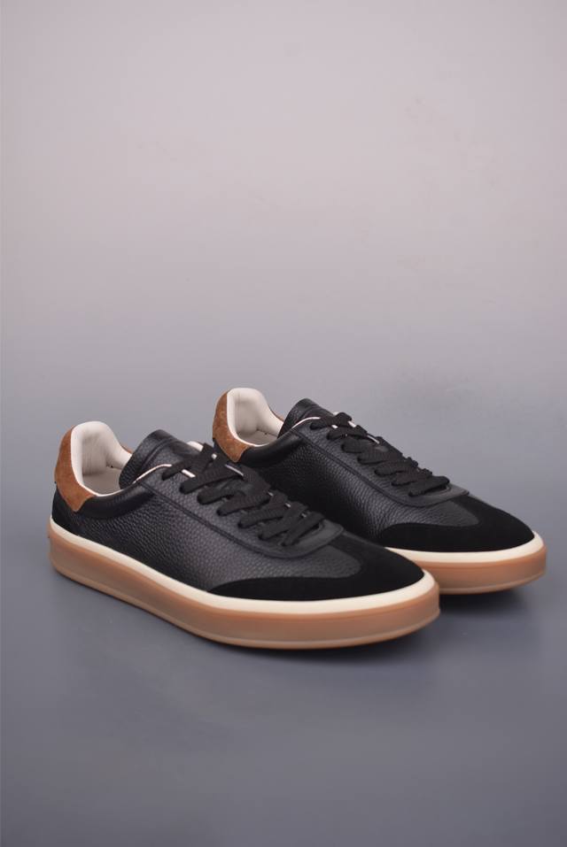 Mocassinq Summer Suede D. Div Martniel lambskin sneakers, produced by a pure ori