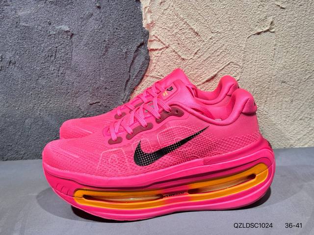 New product launch photos Nike Vomero Plus lightweight running shoes Company-le