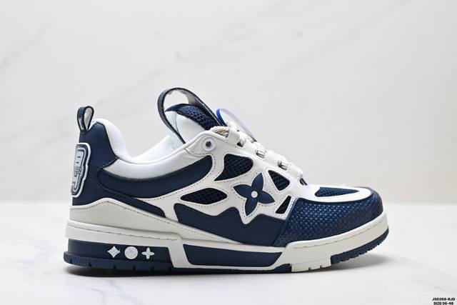 Corporate-grade Louis Vuitton Trainer Sneaker Low, a versatile sneaker for casu