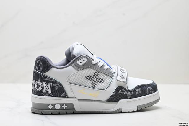 Corporate-grade Louis Vuitton Trainer Sneaker Low, a versatile sneaker for casu