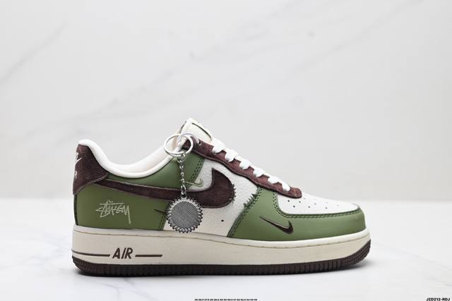 Corporate-grade Nike Air Force 1'07 low-top versatile casual sneakers. Soft, re