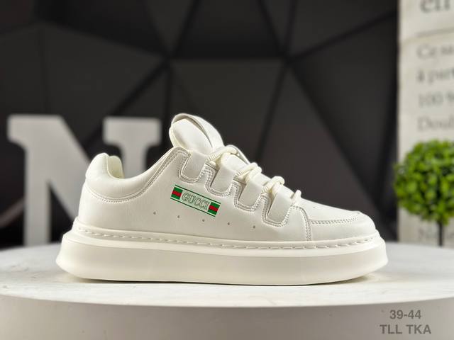 Gucci's latest men's shoes this year. Available in Hong Kong and at the counter.
