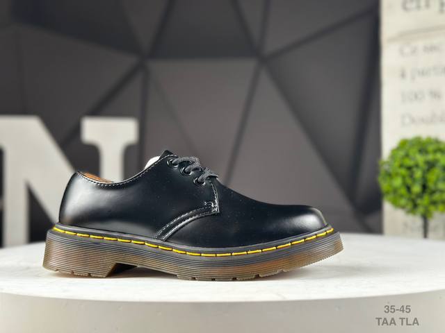 Dr.Martens Dr.Martens is made with motorcycle-style materials and imported rubbe