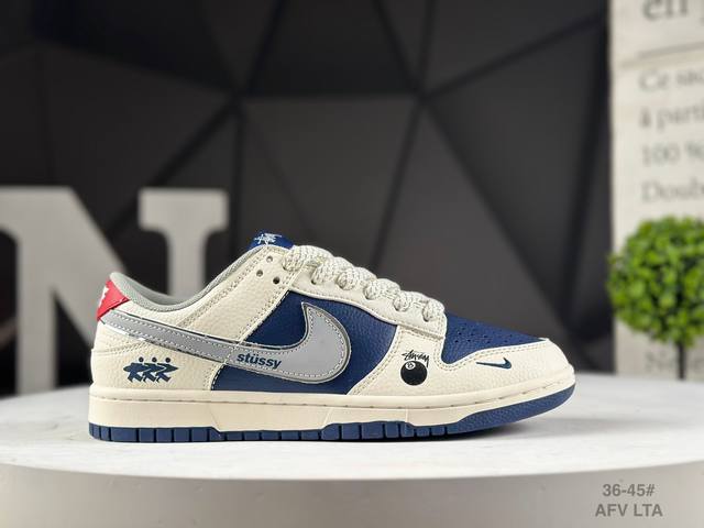 Company-level Nike SB Dunk Low x The North Face. Purely original from a major ma